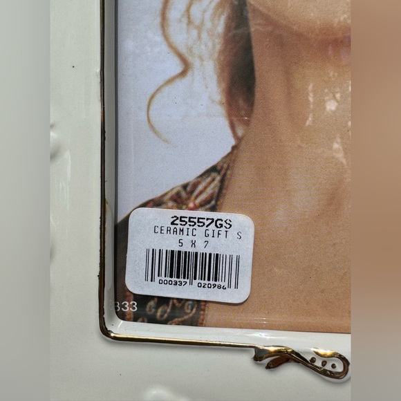 Fetco Ceramic White Ornate Picture Frame with Elegant Accents - Picture 3 of 7